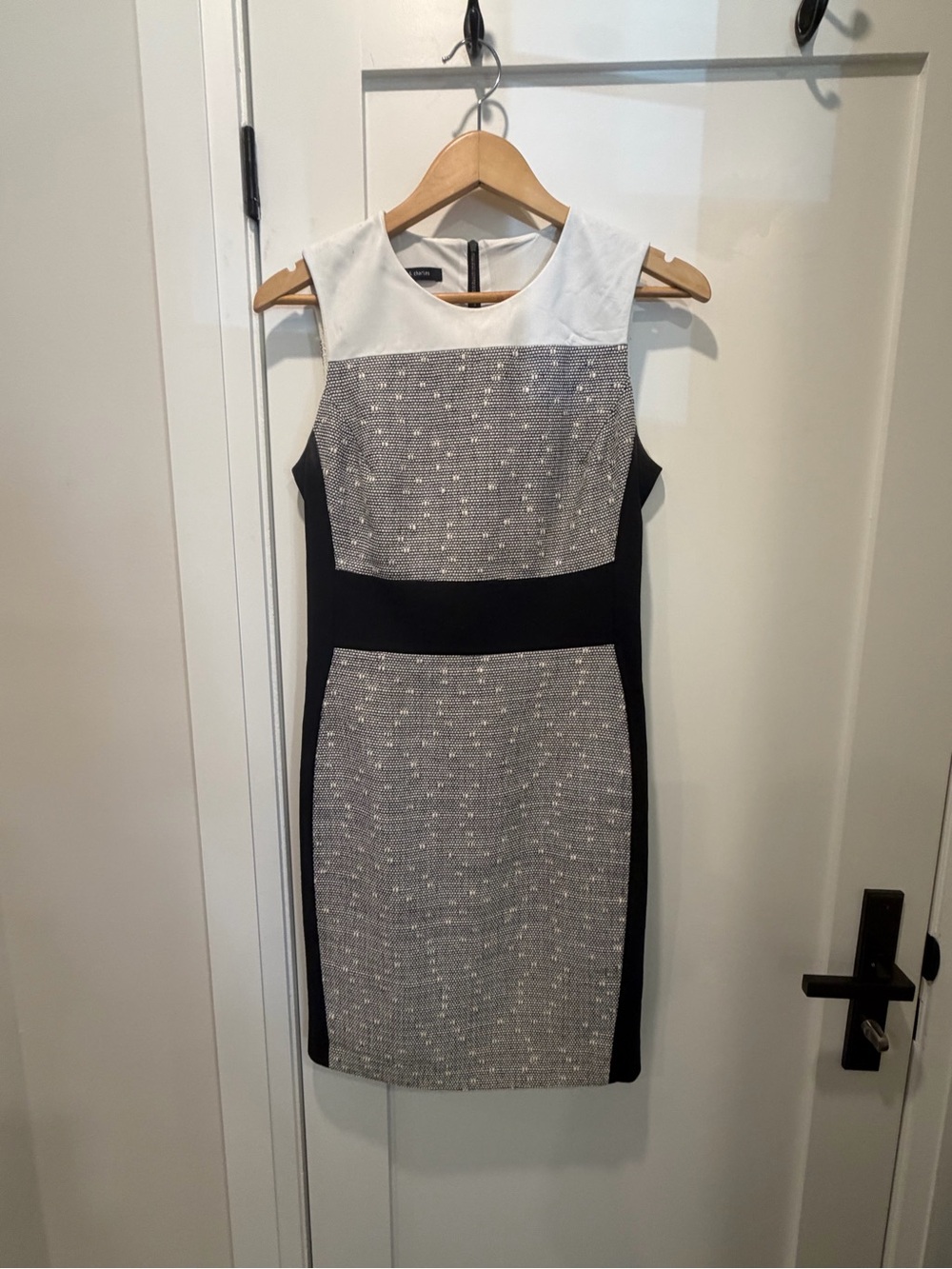 Sleeveless Colorblock Sheath Dress in Gray, Black & White